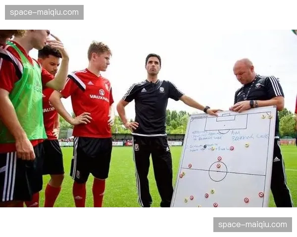 马竞vs利物浦，西蒙尼与斯洛特两位强调纪律与跑动的教练将直接对话