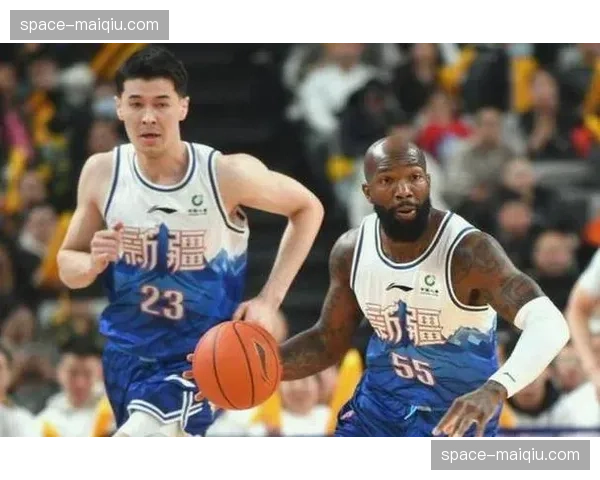 积分榜中游混战：广州龙狮、山东高速等五队争夺最后三个季后赛席位